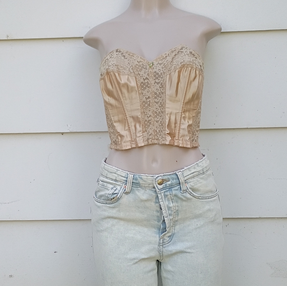 SOLD Vintage Champagne Lace Corset - Picture 2 of 7